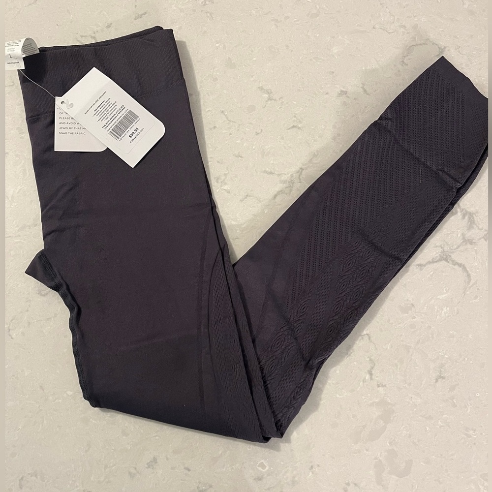 NEVER WORN, STILL WITH TAGS Fabletics Knit Mid-Rise Jacquard Leggings